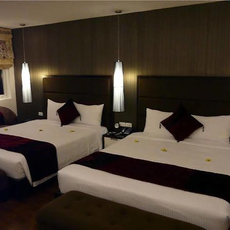 Hotel Orchid Kochi Екстер'єр фото