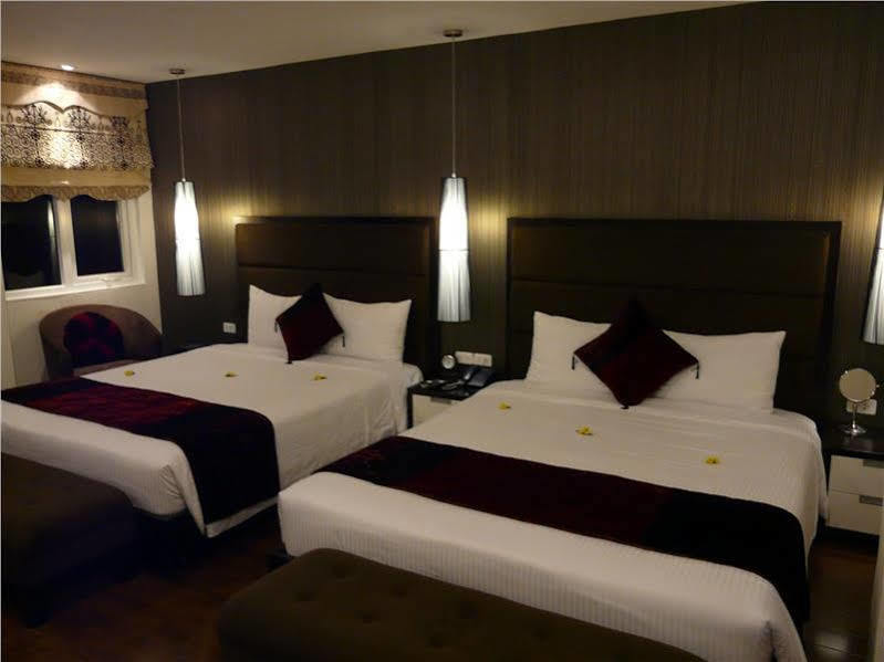 Hotel Orchid Kochi Екстер'єр фото